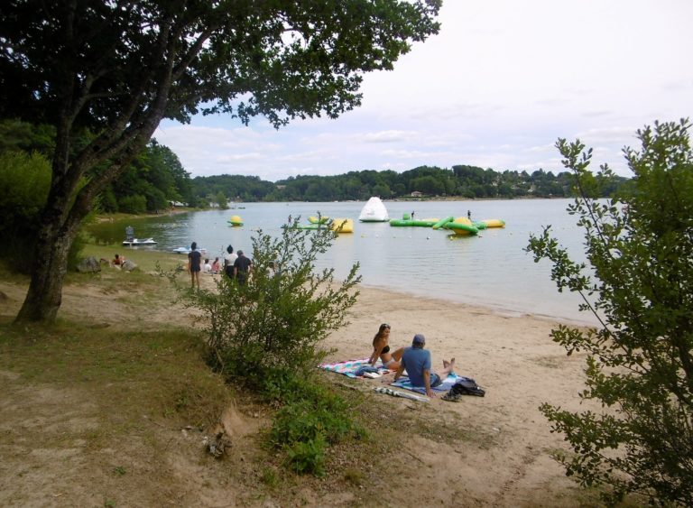 gite cantal familles